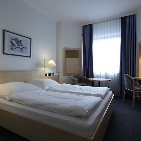 Intercityhotel Ульм Экстерьер фото