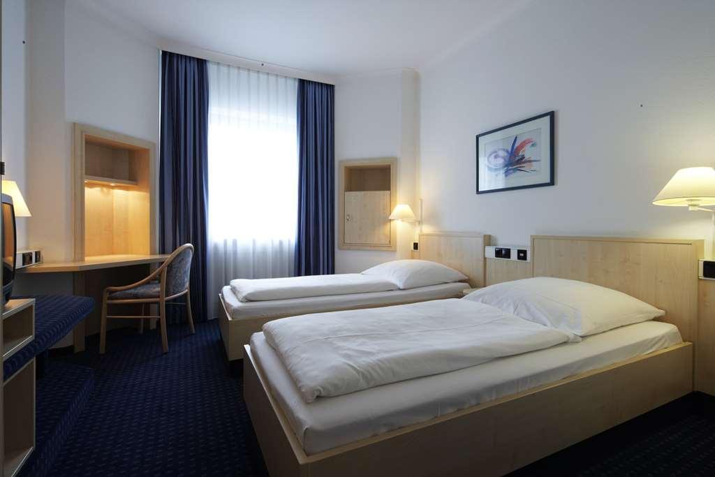 Intercityhotel Ульм Номер фото