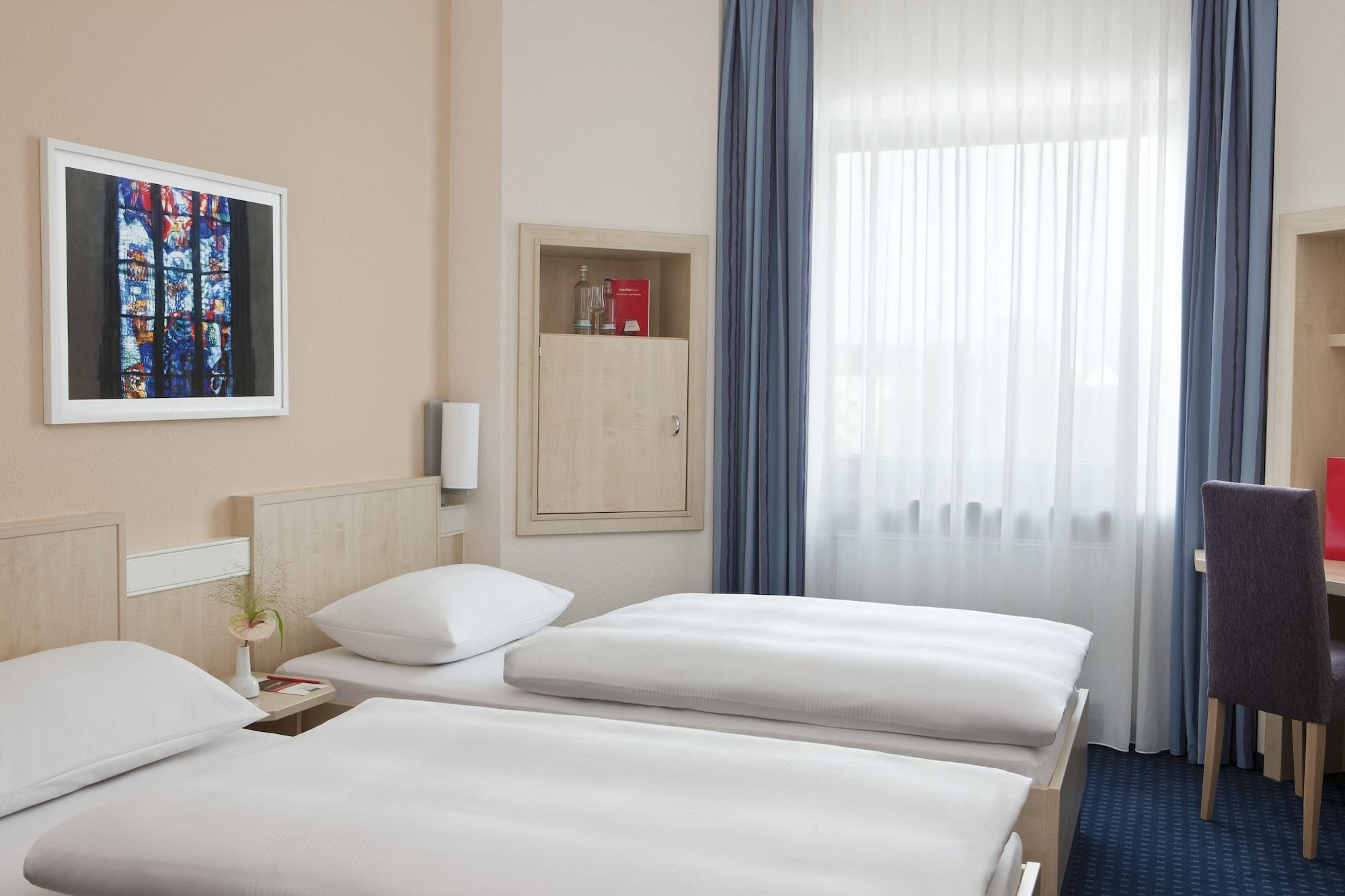 Intercityhotel Ульм Экстерьер фото