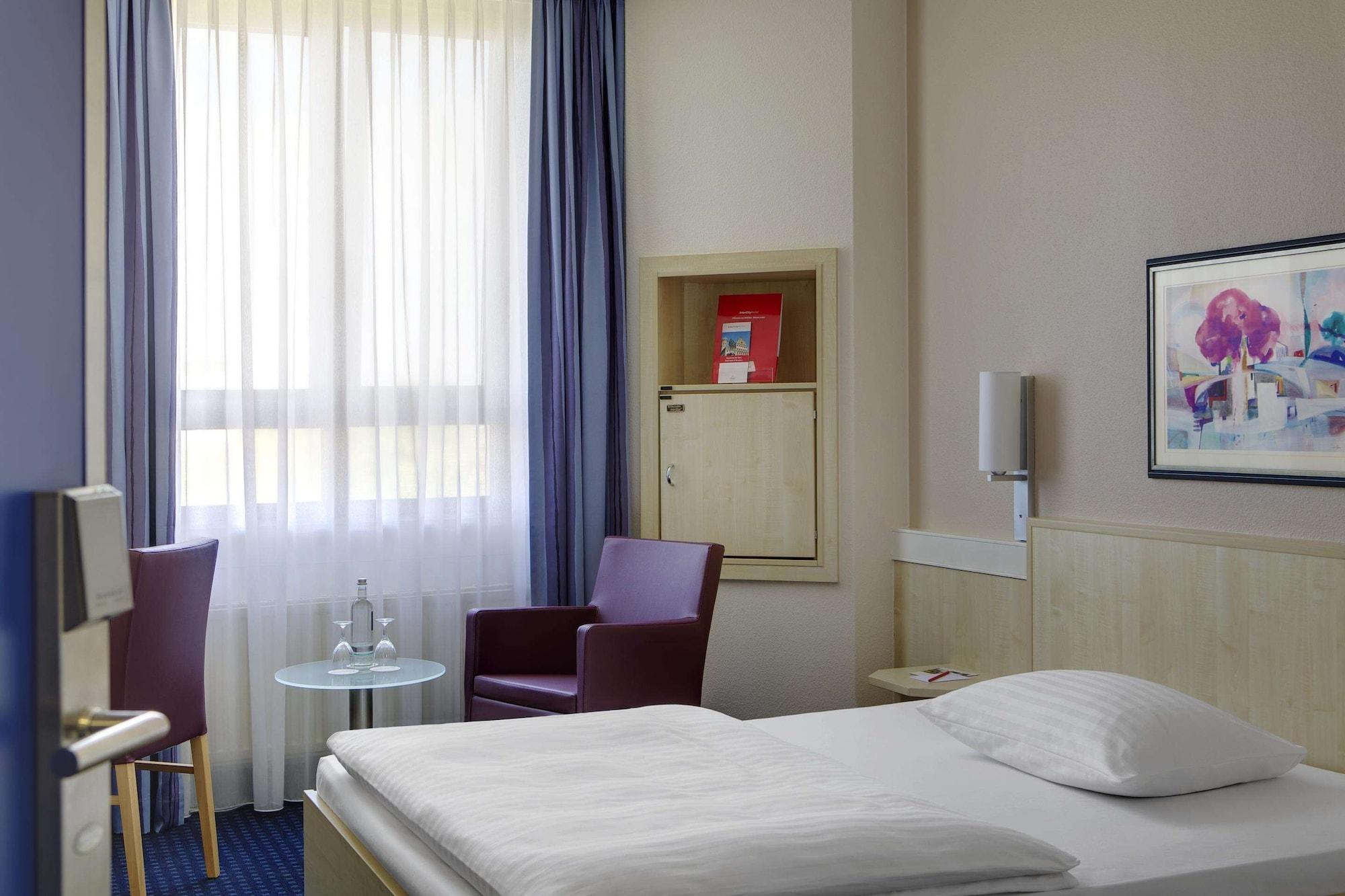 Intercityhotel Ульм Экстерьер фото