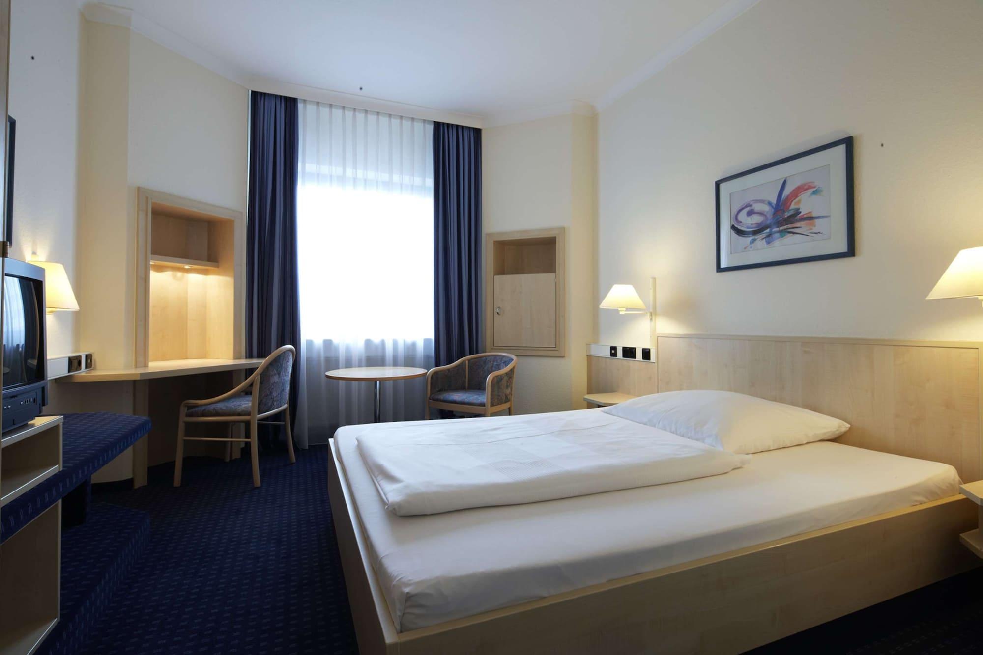 Intercityhotel Ульм Экстерьер фото