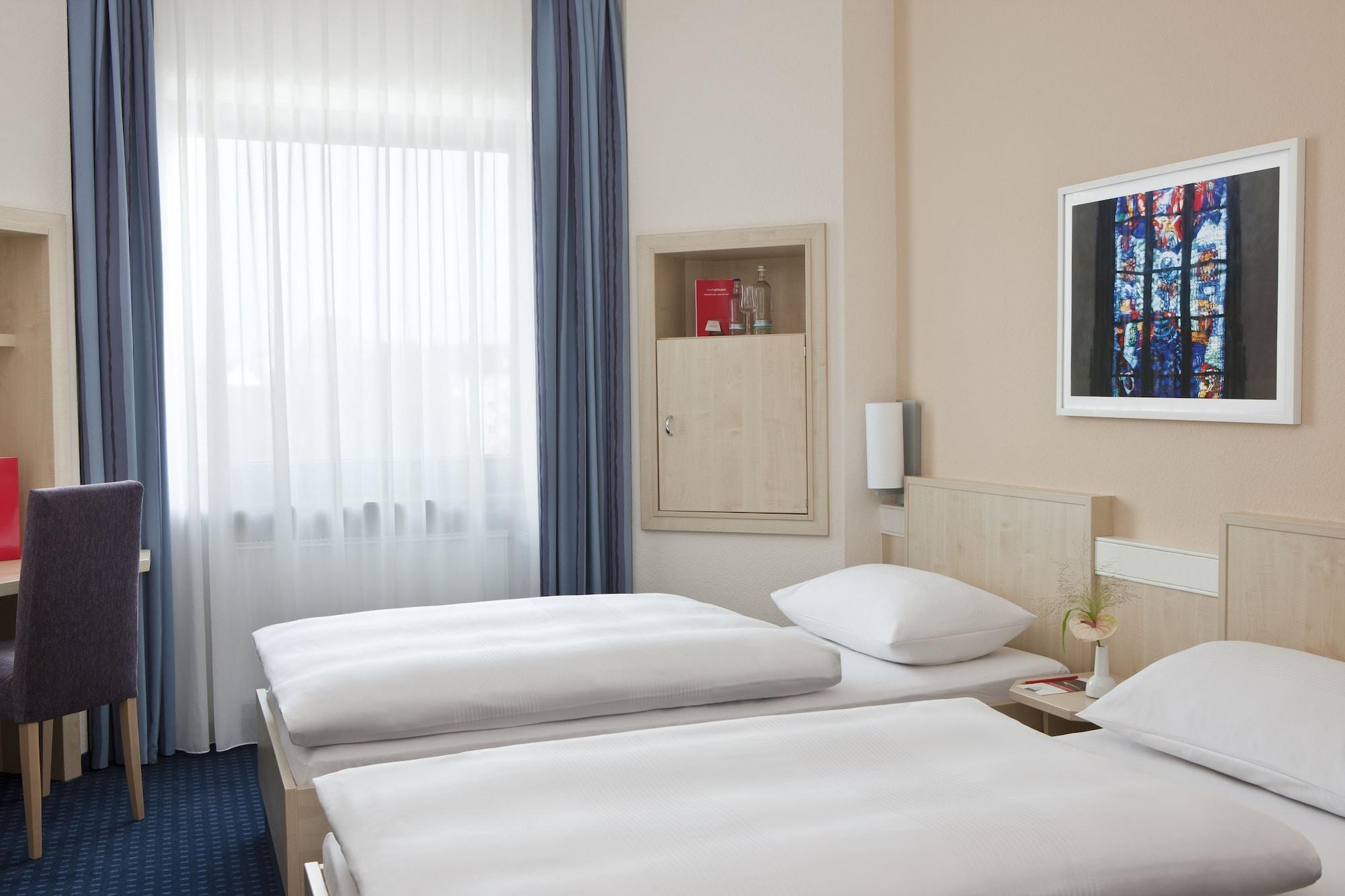 Intercityhotel Ульм Экстерьер фото