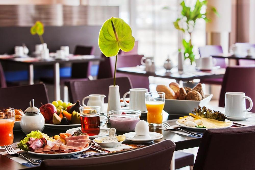 Intercityhotel Ульм Экстерьер фото