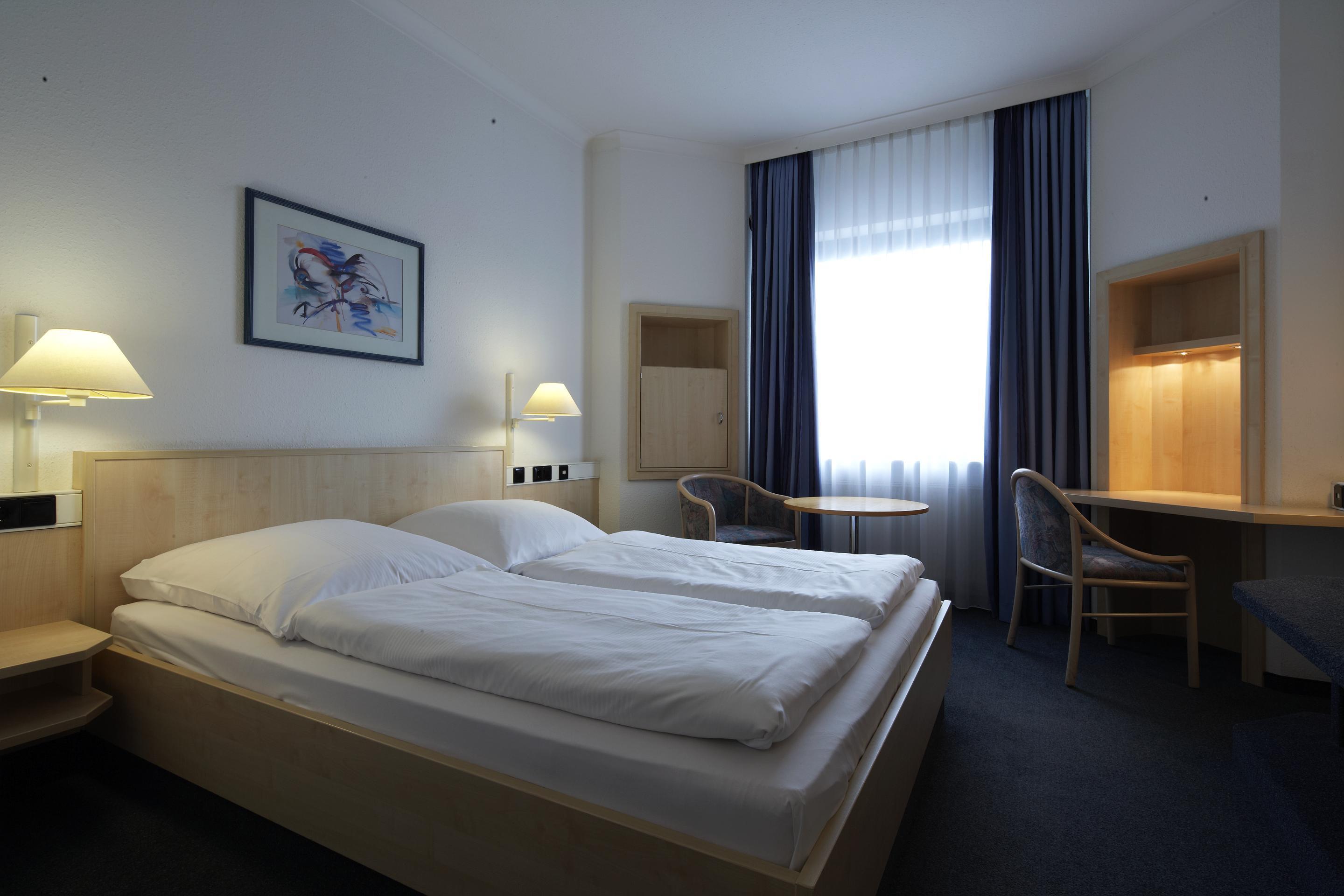 Intercityhotel Ульм Экстерьер фото