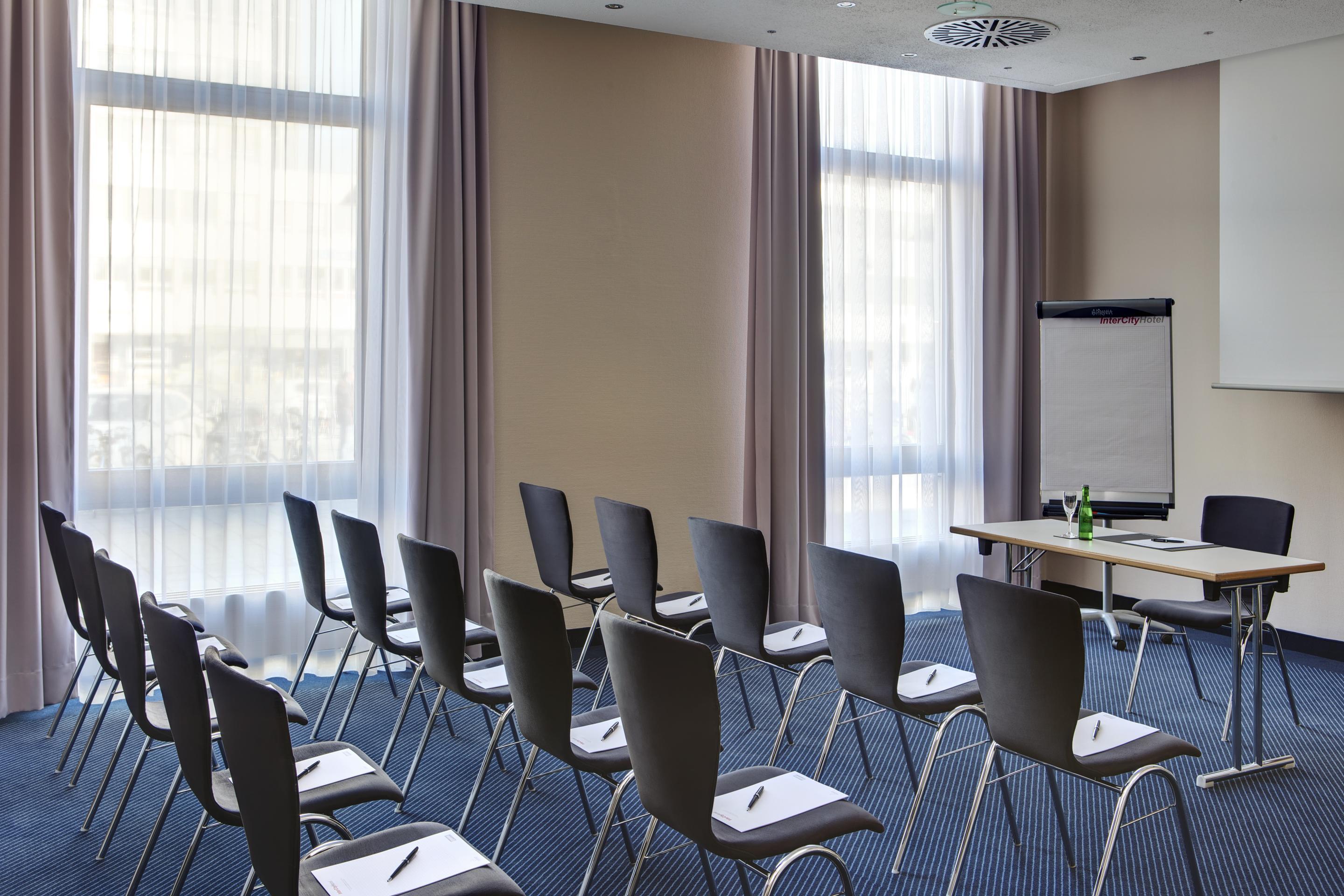 Intercityhotel Ульм Экстерьер фото