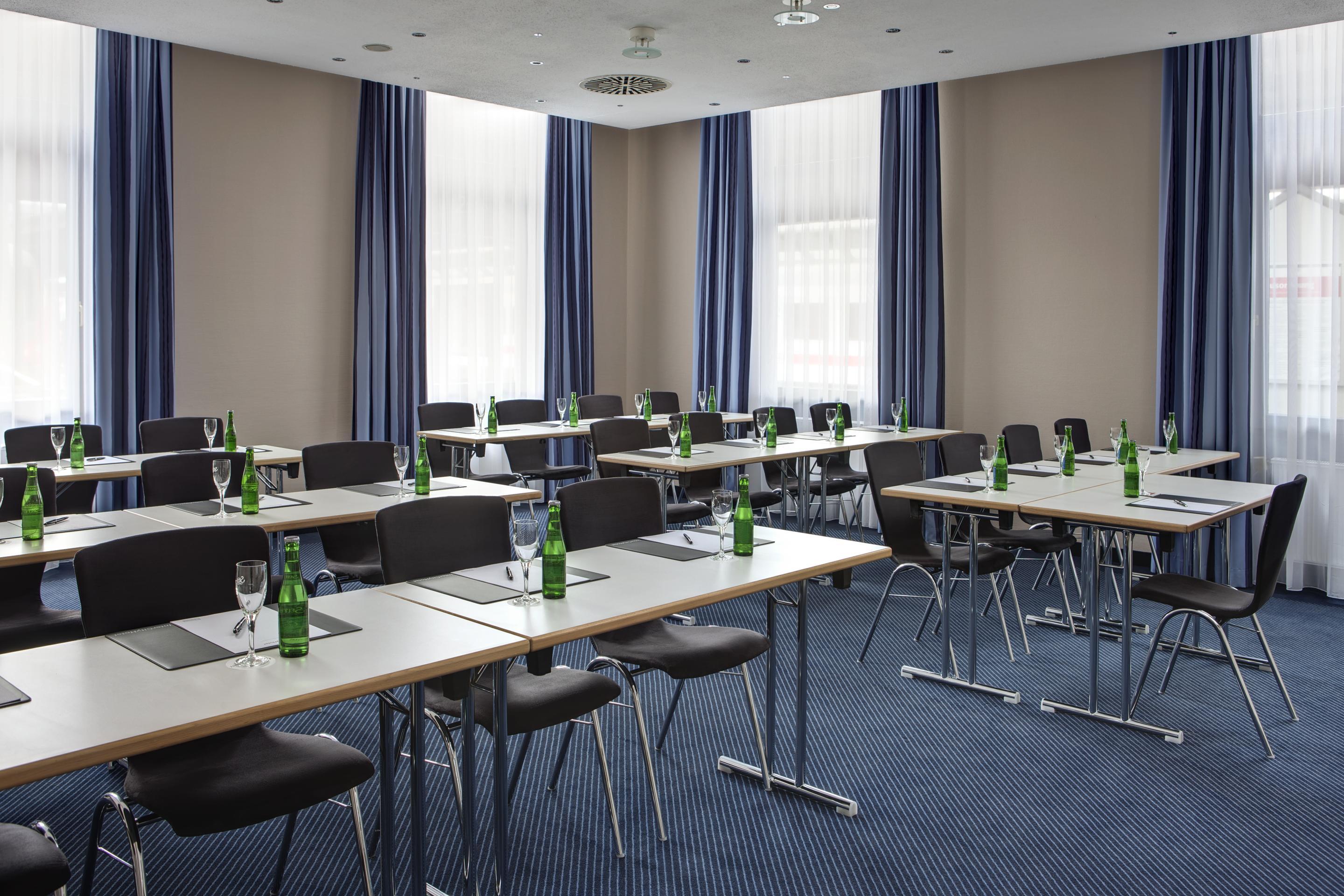 Intercityhotel Ульм Экстерьер фото