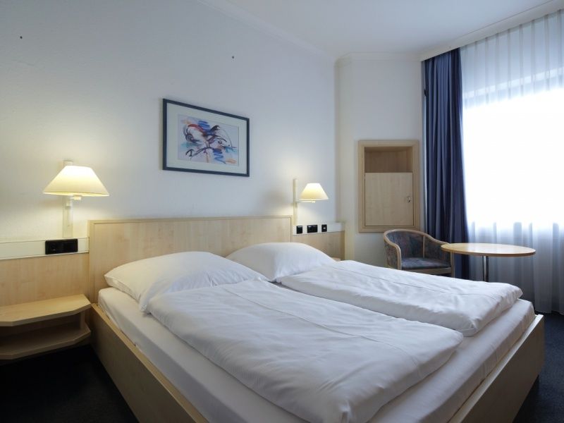 Intercityhotel Ульм Экстерьер фото