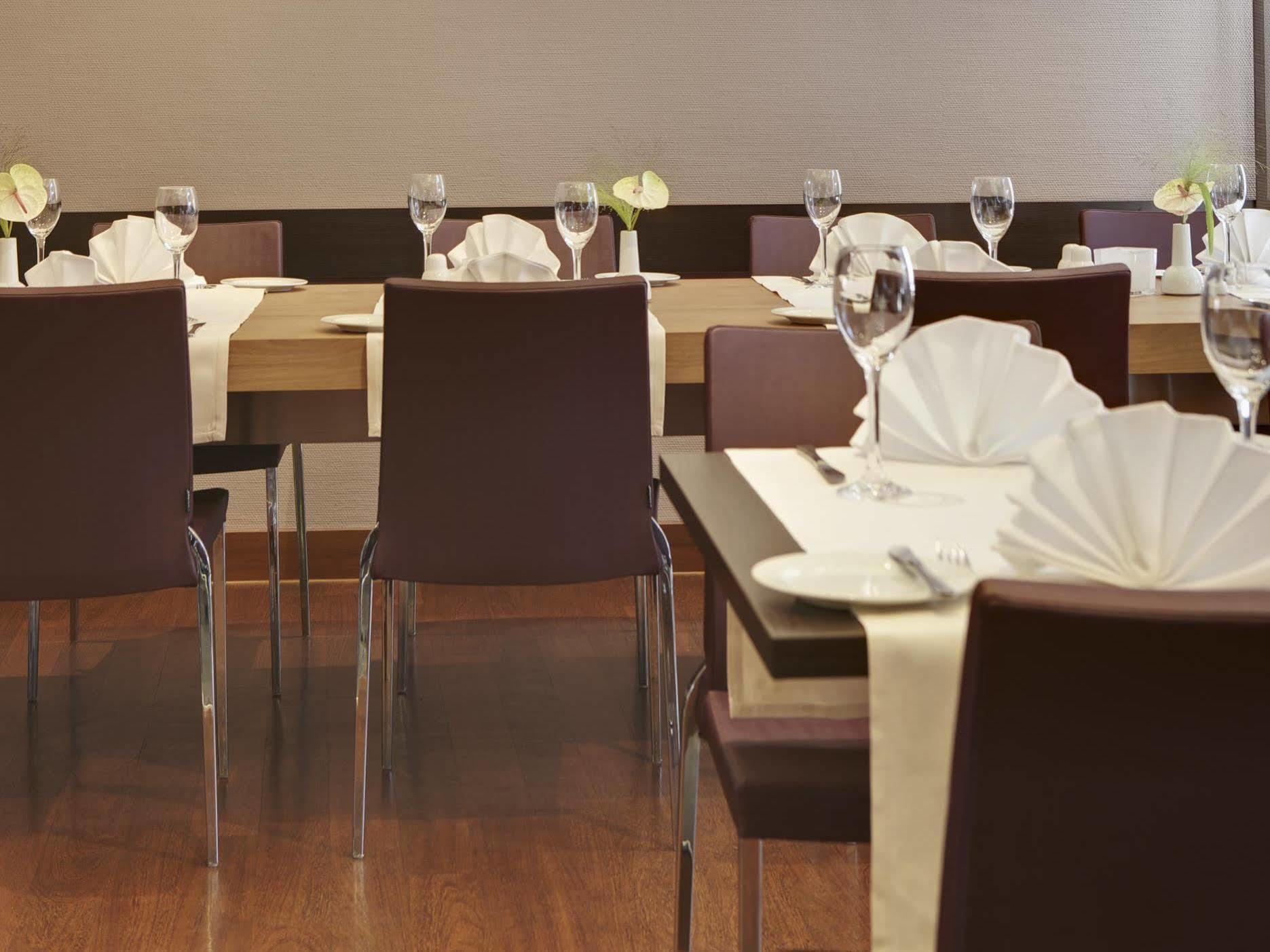 Intercityhotel Ульм Экстерьер фото