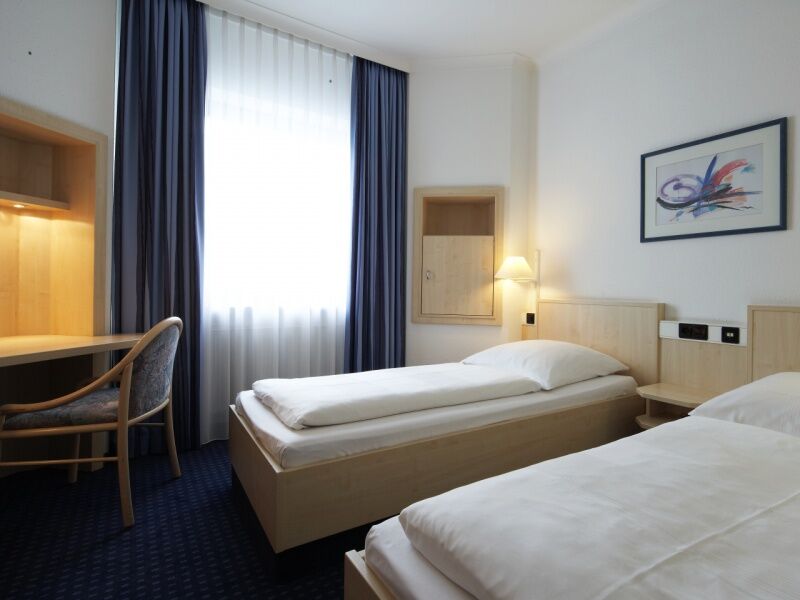 Intercityhotel Ульм Экстерьер фото
